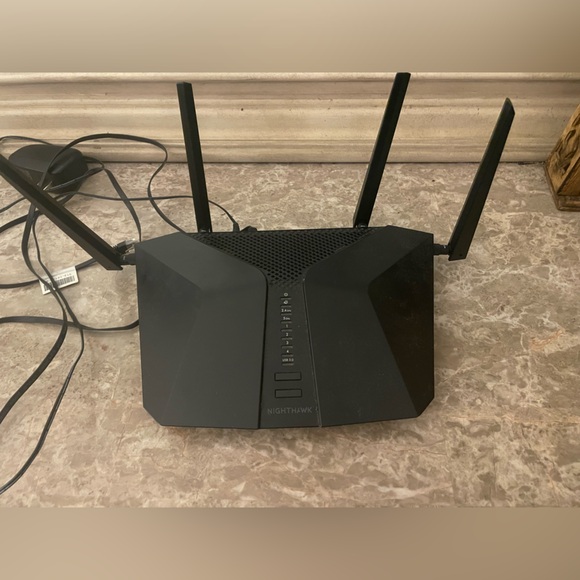 Net Gear Nighthawk Router Black - Picture 2 of 3